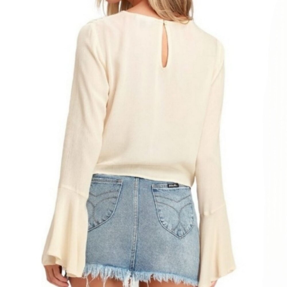 LULU’S ✦ Cream Embroidered Bell Sleeve Blouse ✦ Blue Detail Rayon Top S - Picture 2 of 12